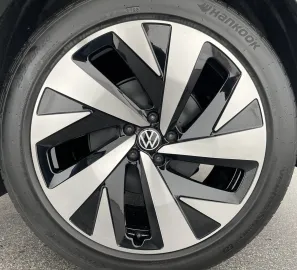 Car image 38