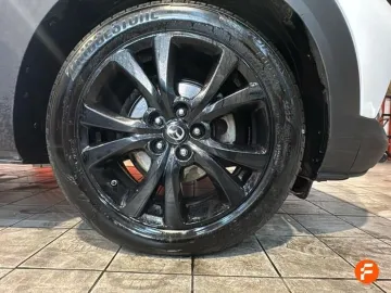 Car image 32