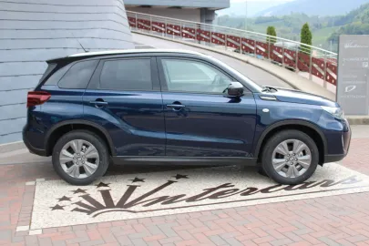 Car image 5