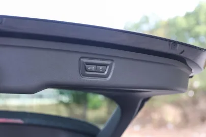 Car image 34