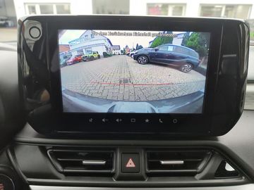 Car image 14