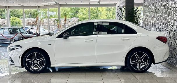 Mercedes-Benz A 250 e 160 kW image number 3