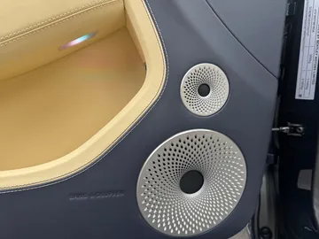 Car image 29