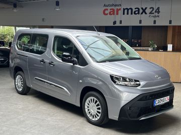 Car image 4