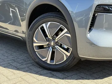 Car image 30