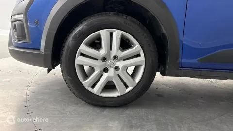 Car image 20
