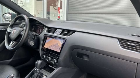 Car image 26