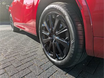 Car image 19