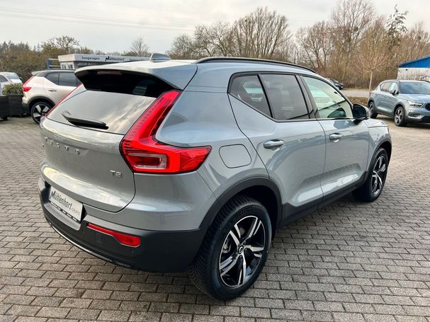 Volvo XC40 T2 Plus Dark 95 kW image number 2