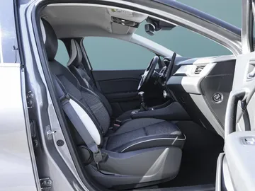 Car image 4