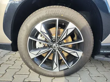 Car image 35