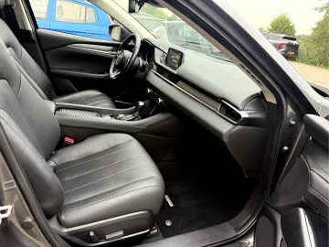 Car image 24