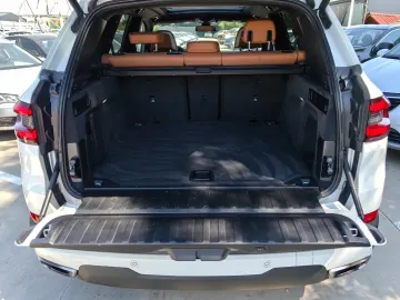 Car image 37