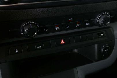 Car image 35