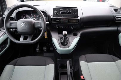 Car image 36