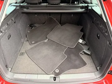 Car image 30
