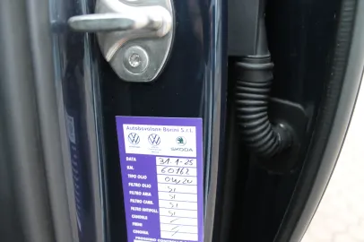Car image 33