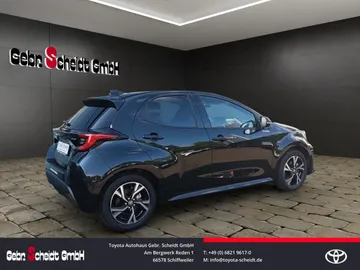 Car image 3