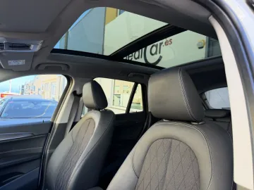 Car image 35