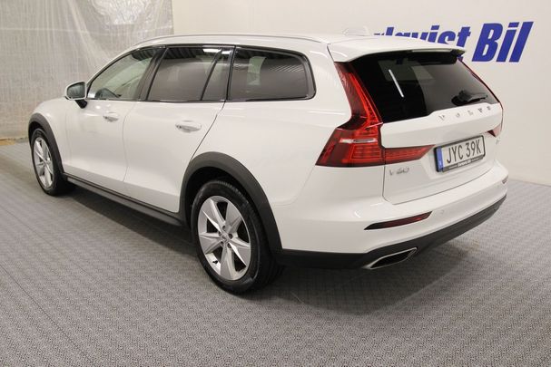 Volvo V60 Cross Country B4 AWD 146 kW image number 4