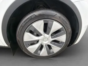 Car image 35