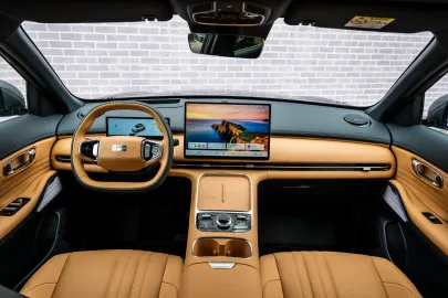 Car image 5