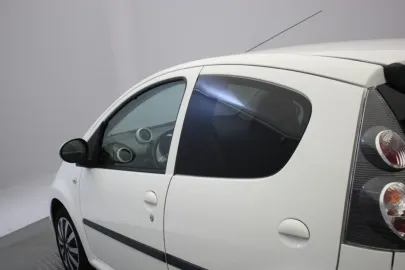 Car image 25