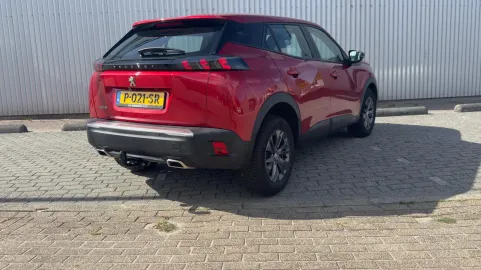 Car image 3