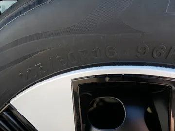 Car image 28