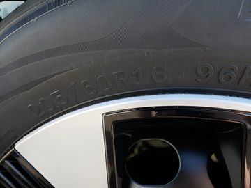 Car image 28