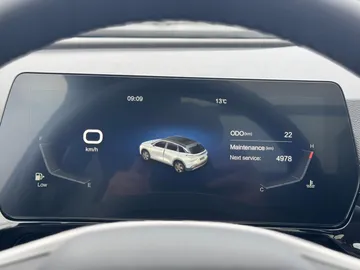 Car image 26