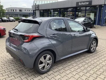 Car image 5