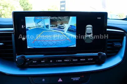 Car image 19