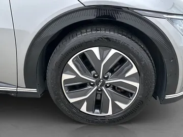 Car image 37