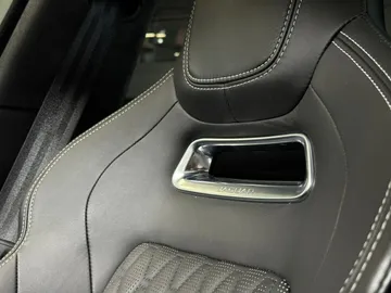 Car image 32