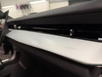 Car image 40