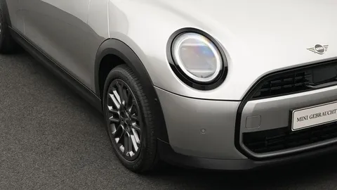 Car image 22