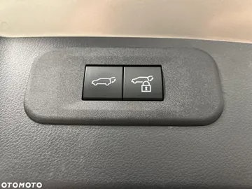 Car image 35