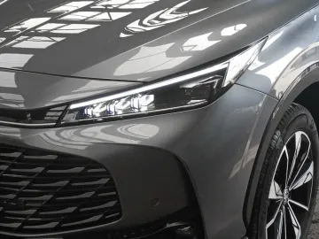 Car image 24
