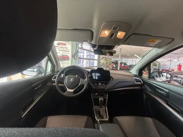 Car image 12
