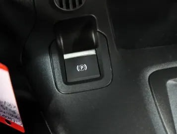 Car image 35