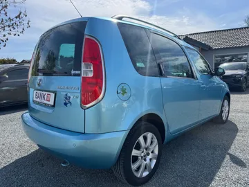 Car image 15