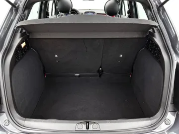 Car image 32