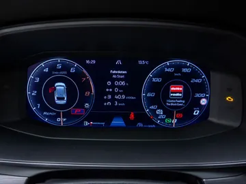 Car image 27