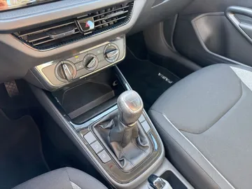 Car image 25