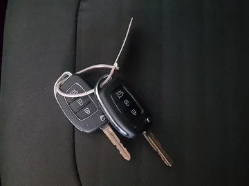 Car image 30