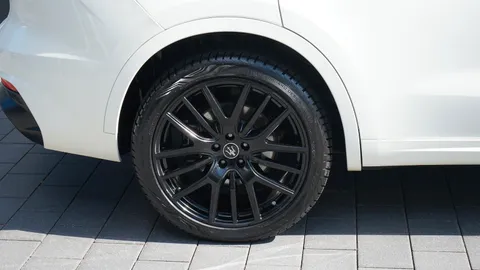 Car image 46