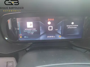 Car image 27