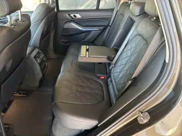 Car image 40