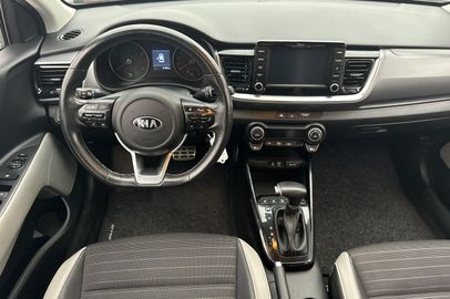 Car image 18